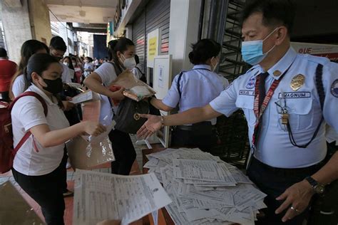 PRC board exam takers told: Beware of ‘fixers’ .